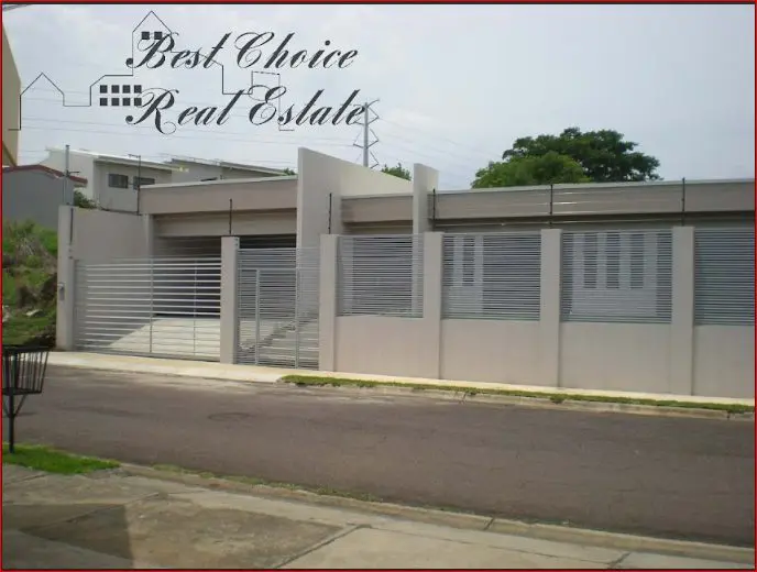 Moder Home 372.5 with Spacious Gardens and Great Location