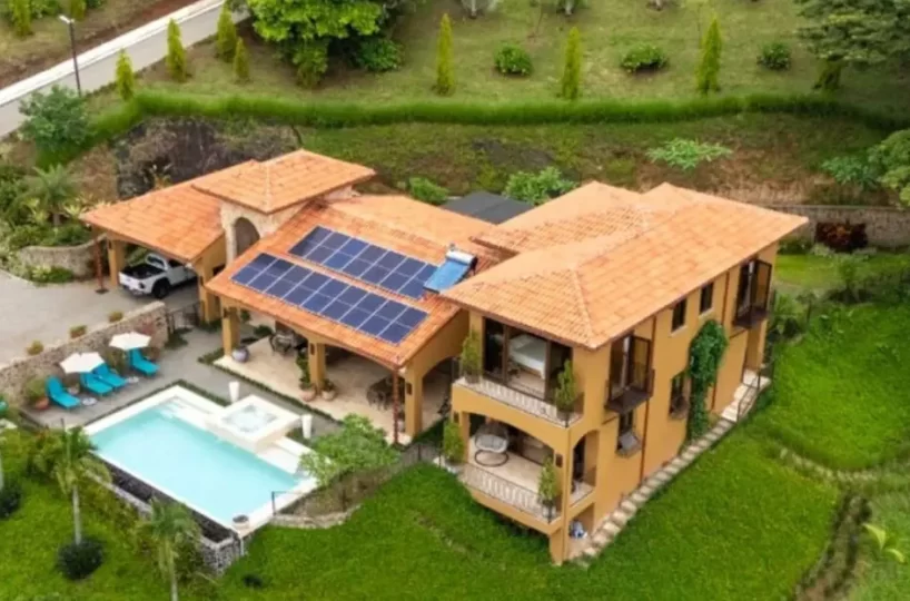 Luxury living in a farm type setting in the Atenas countryside