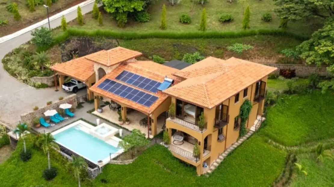 Luxury living in a farm type setting in the Atenas countryside