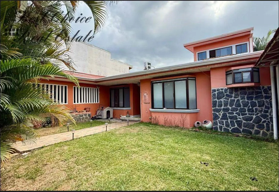 Two-Story House for Sale in Belén