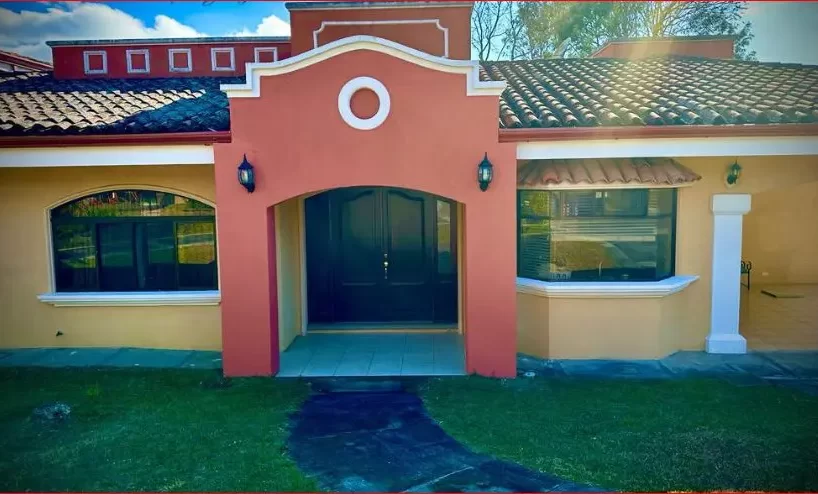 Spectacular house in San Isidro de Heredia 3/3