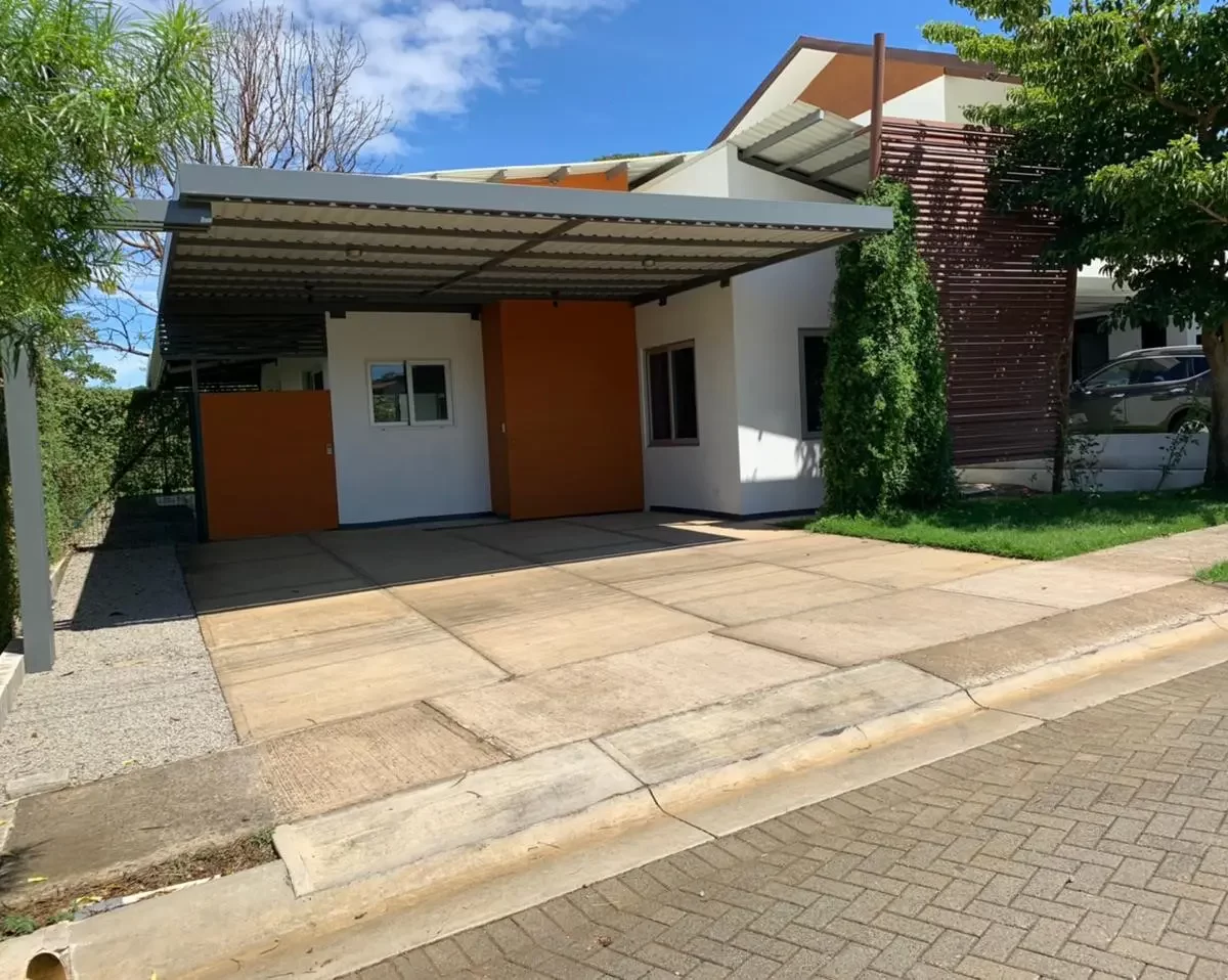 Almost new house in the exclusive Montezuma Condominium