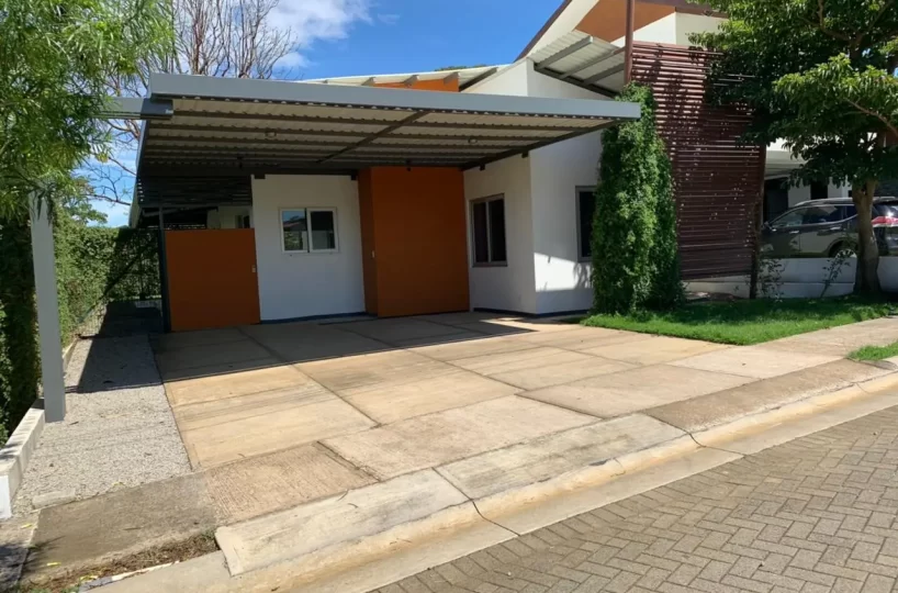 Almost new house in the exclusive Montezuma Condominium