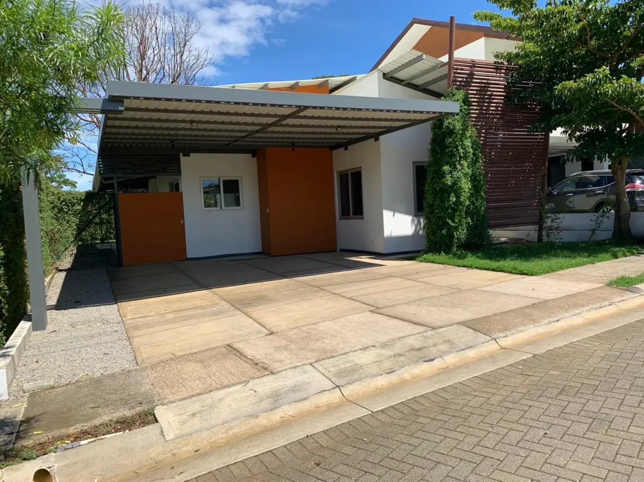 Almost new house in the exclusive Montezuma Condominium