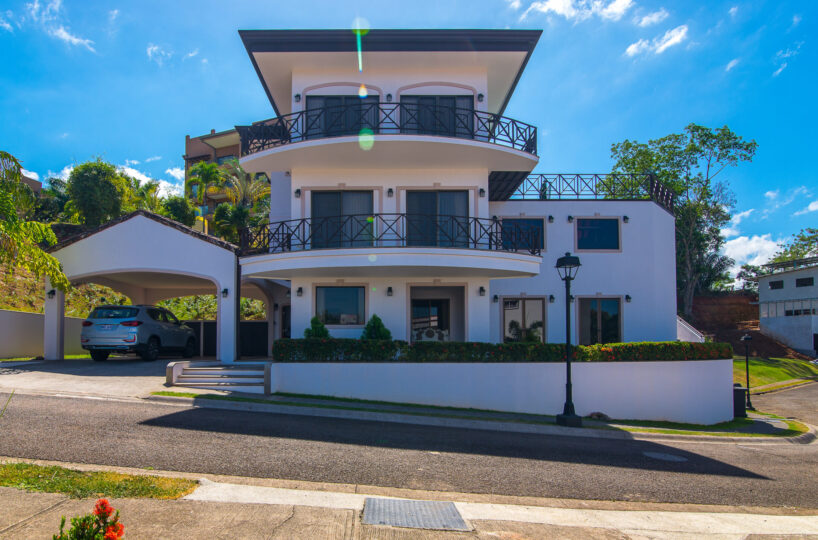 Homes for sale in Tarcoles Costa Rica