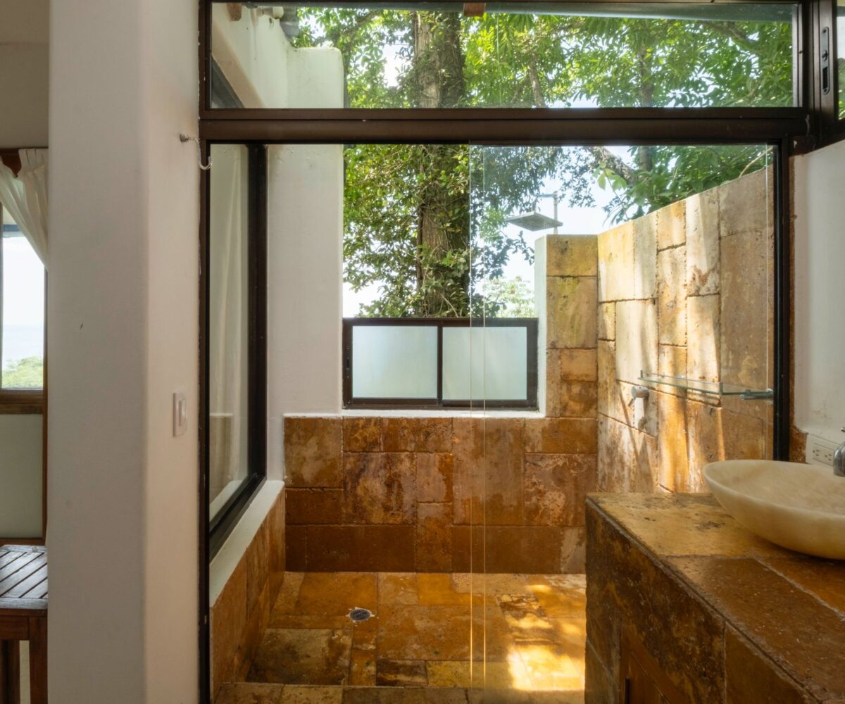 CommercialHotel - B&B for sale in Herradura BayTarcoles Costa Rica