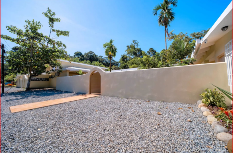 CommercialHotel - B&B for sale in Playa Chiquita Costa Rica