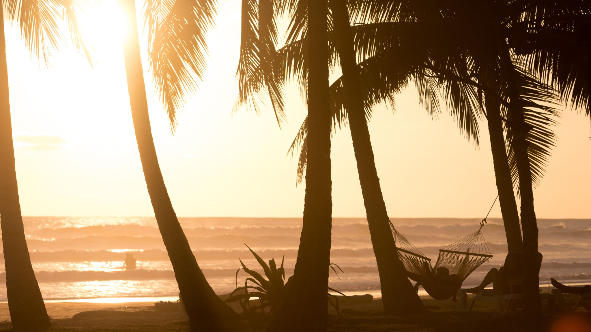 Costa Rica vs. Florida for Retirement (2026 Comparison) 9 Costa Rica vs Florida beach retirement