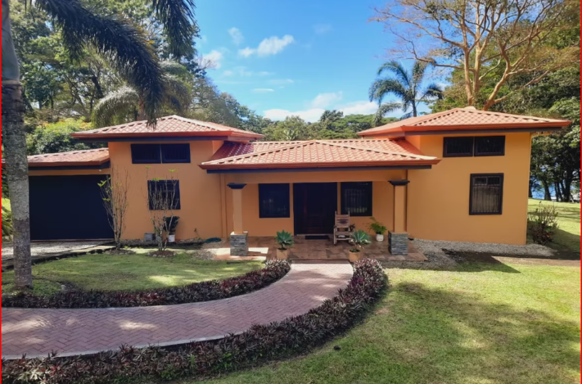 HomesHotel - B&B for sale in Lake Arenal Costa Rica